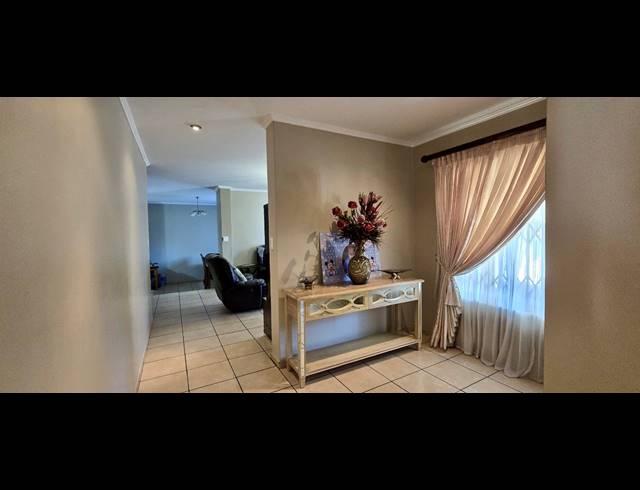 4 BEDROOM HOUSE FOR SALE IN ROOIHUISKRAAL NORTH